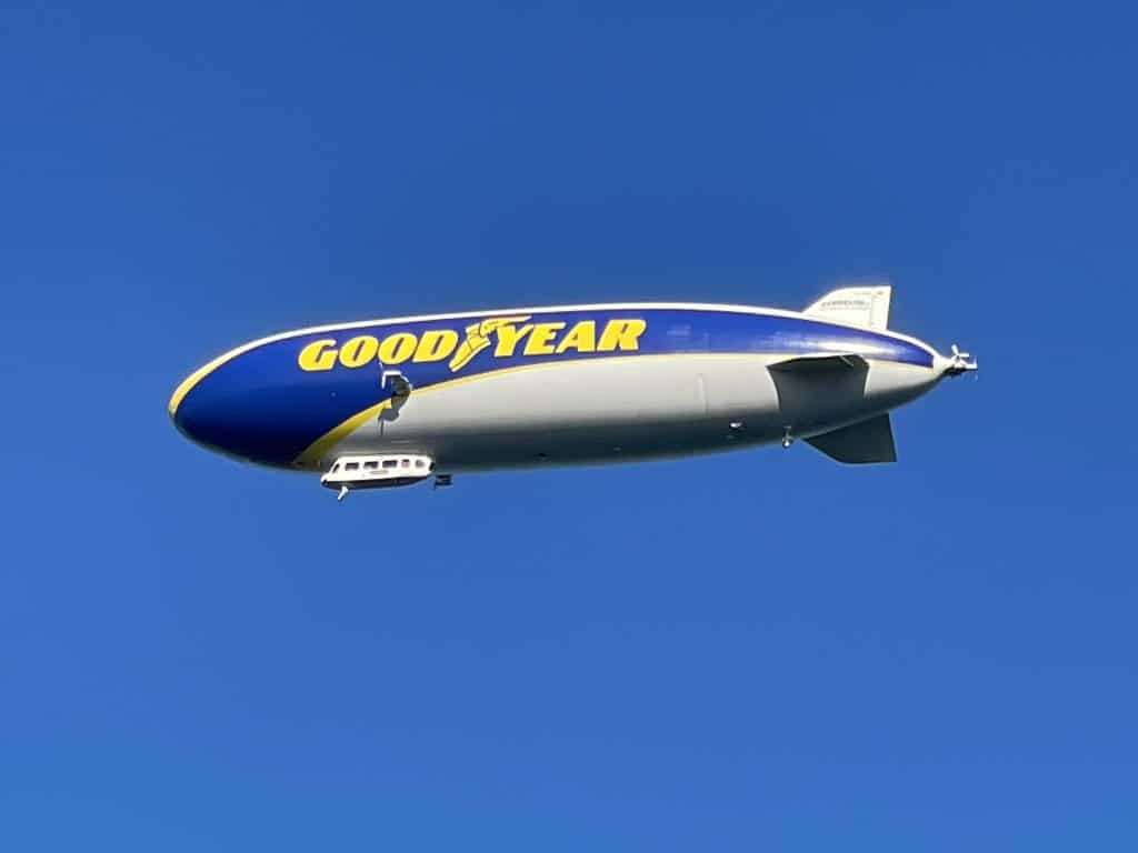 Zeppelin in der Luft