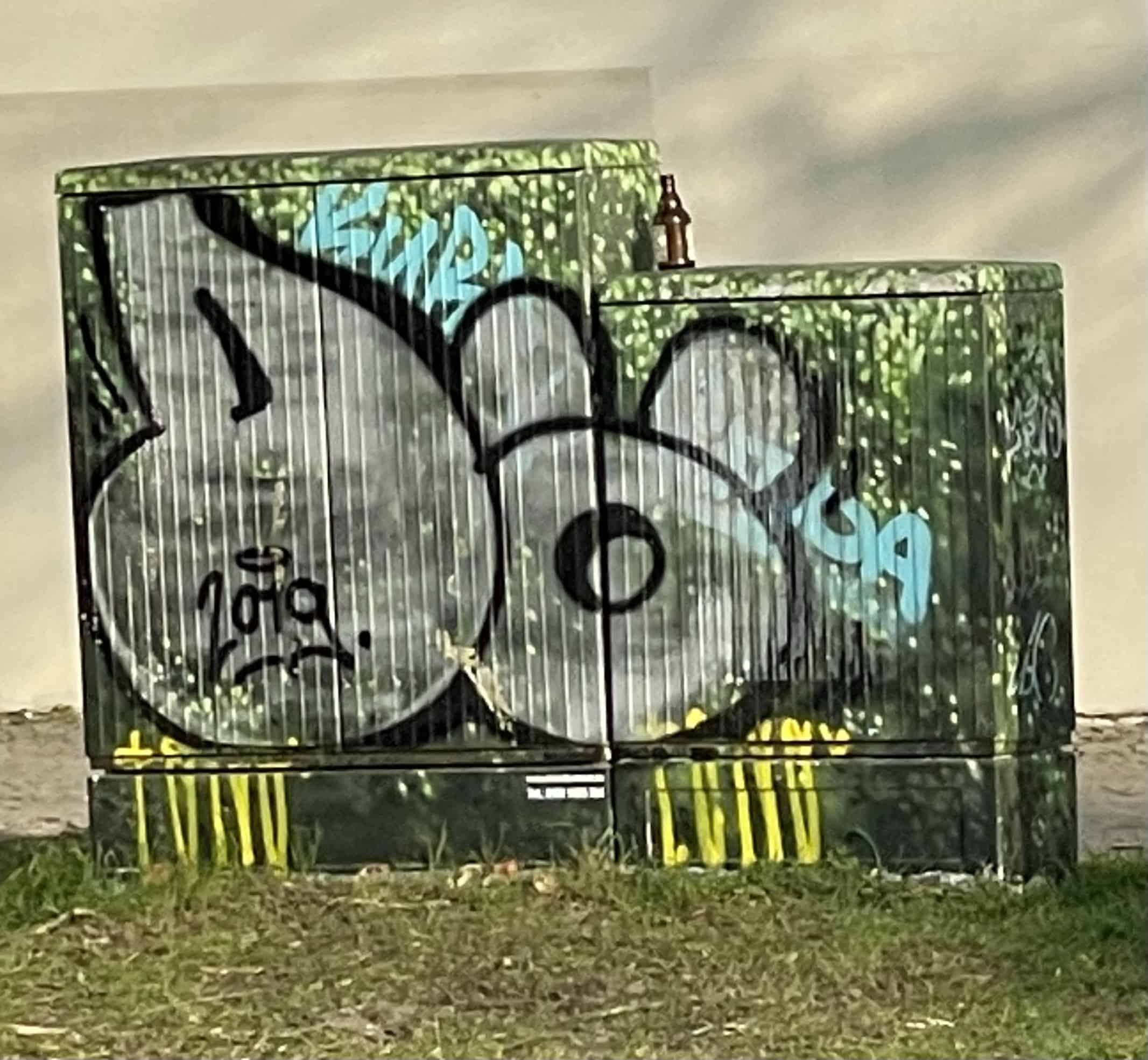 Verteilerkästen mit Graffiti