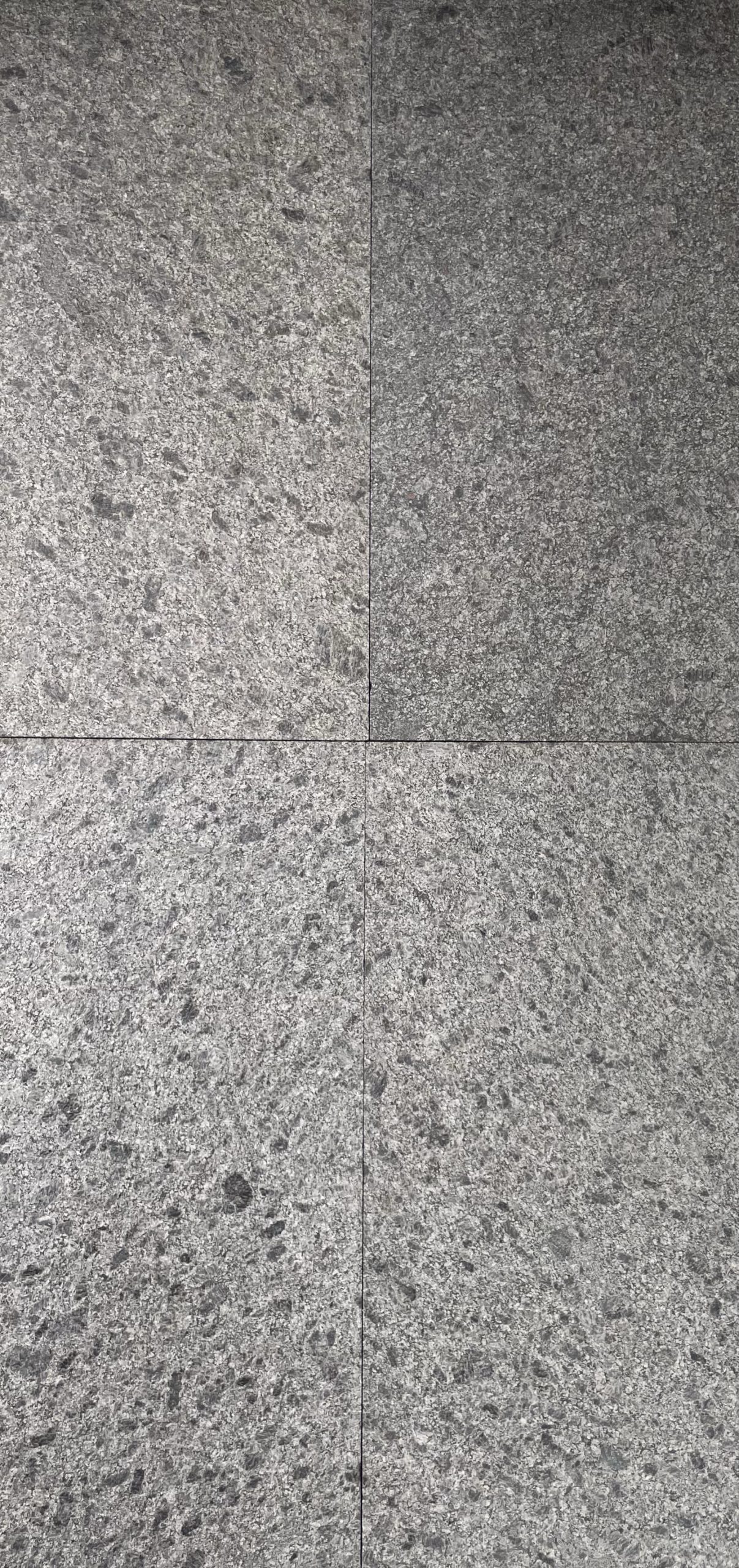 vier Granitbodenplatten