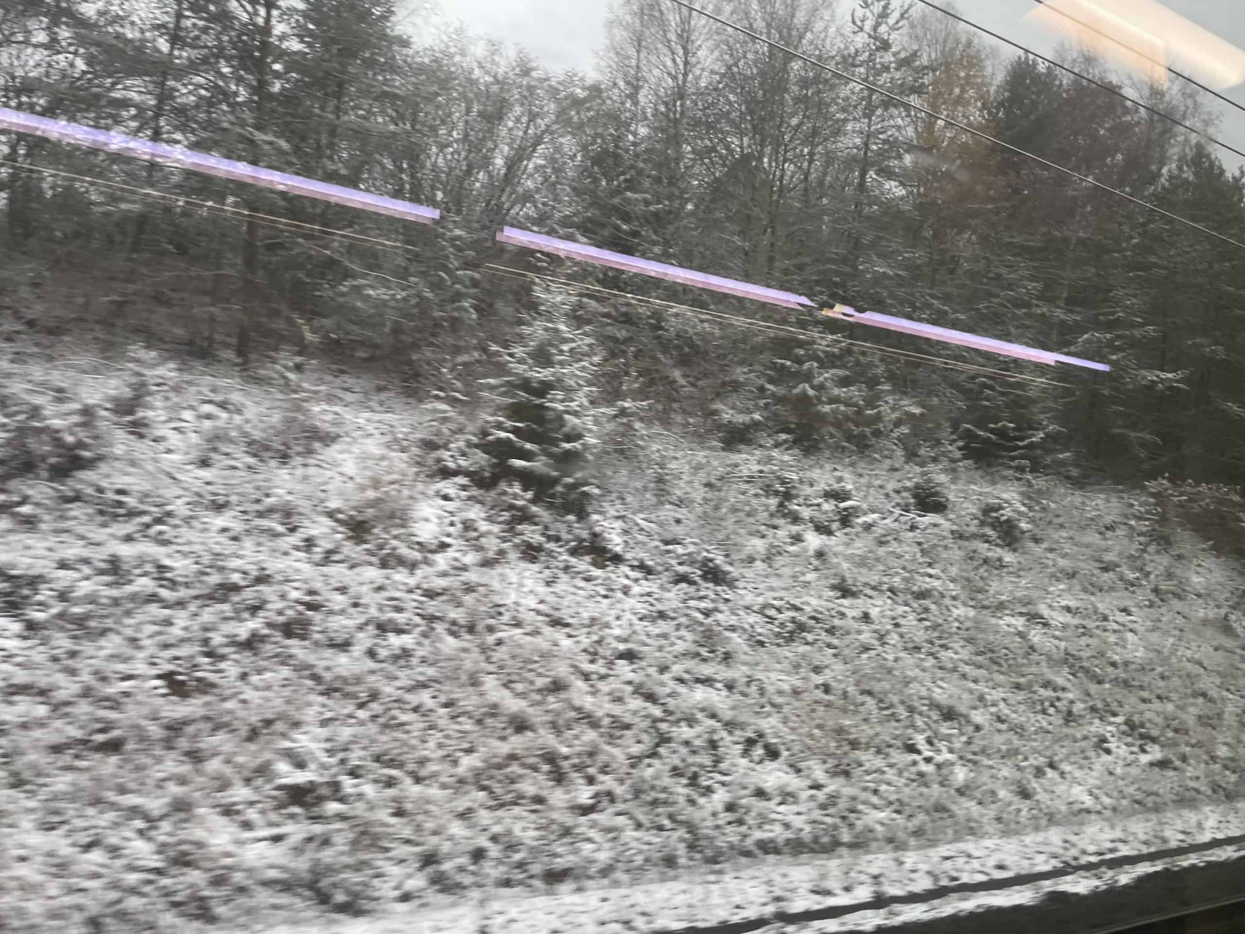 verschneite Gegend am Gleis bei Fulda