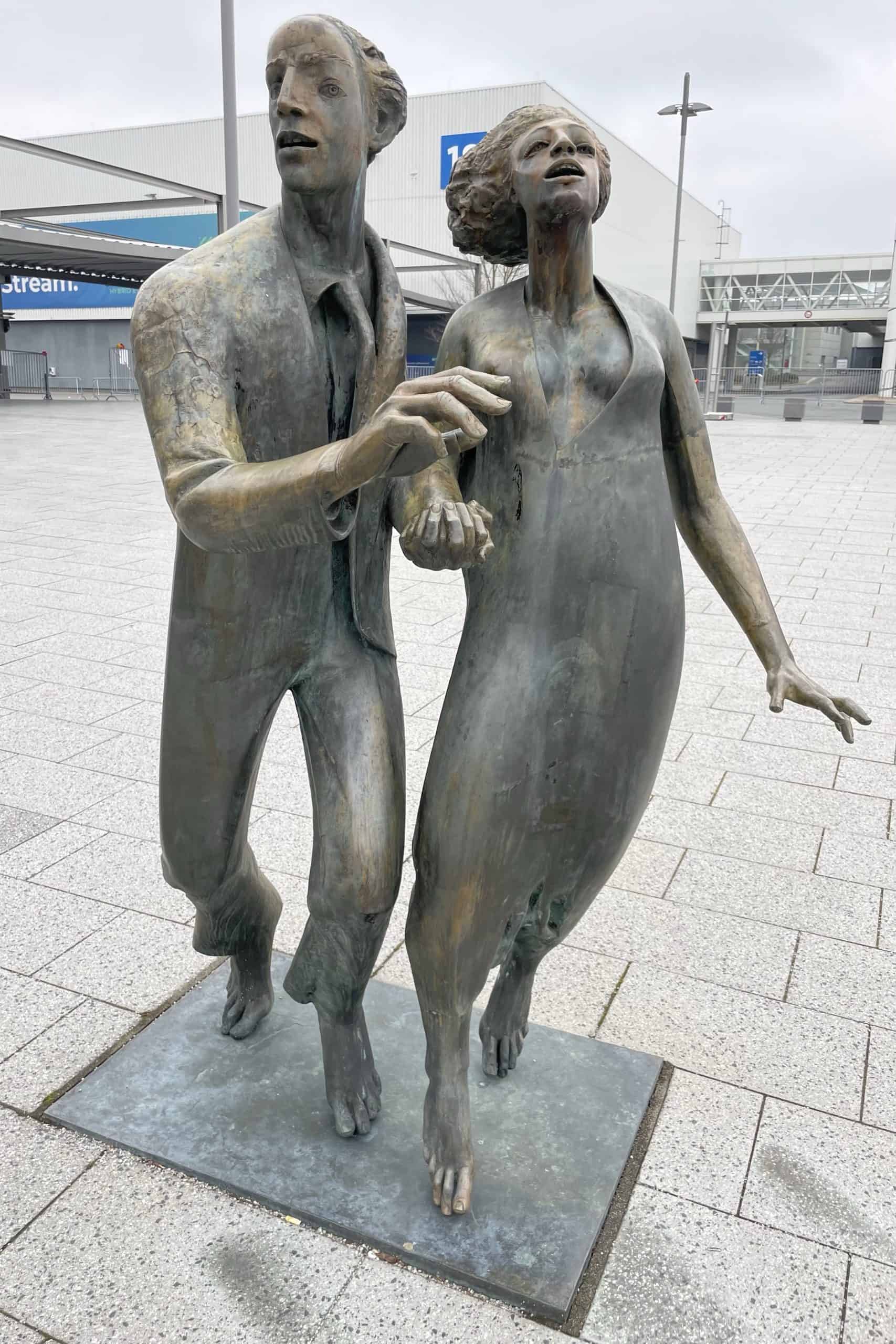Figurenpaar auf dem Gelände der Hannover Messe