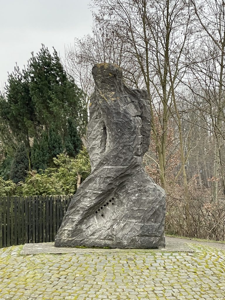 Mahnmal am Kanal für die Opfer des KZ-Außenlagers Hannover-Misburg