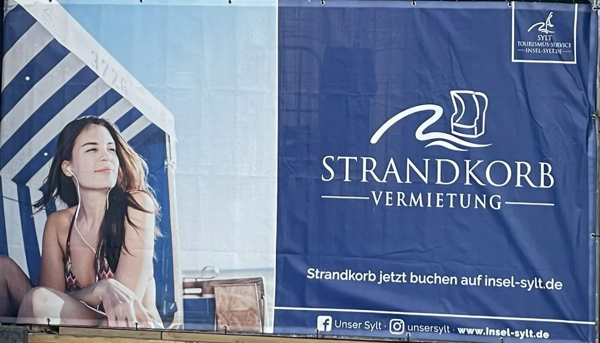 Strandkorbvermietungsreklame an westerländer Promenade