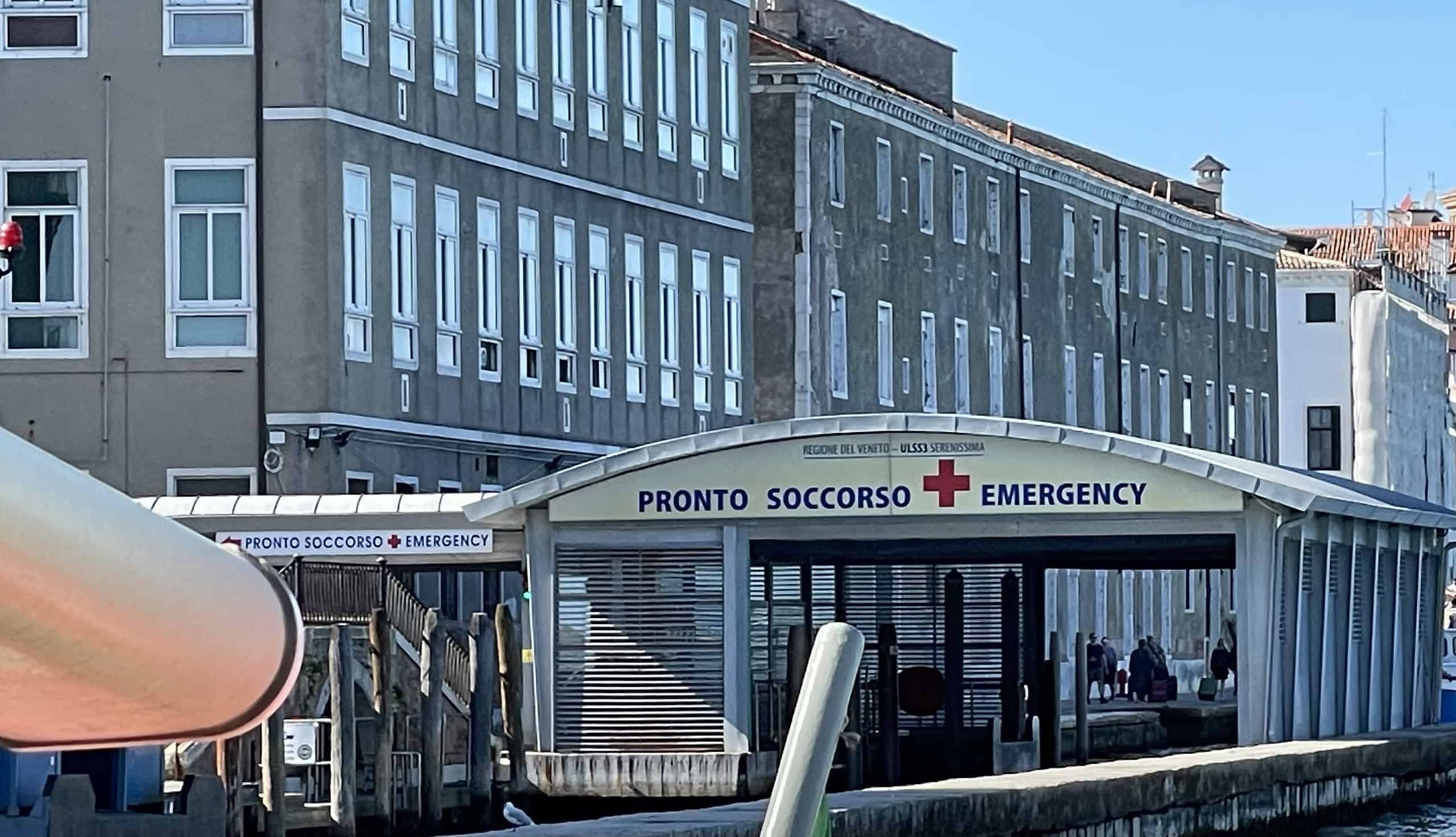 Krankenhaus mit Notaufnahme mit Seezugang in Venedig.