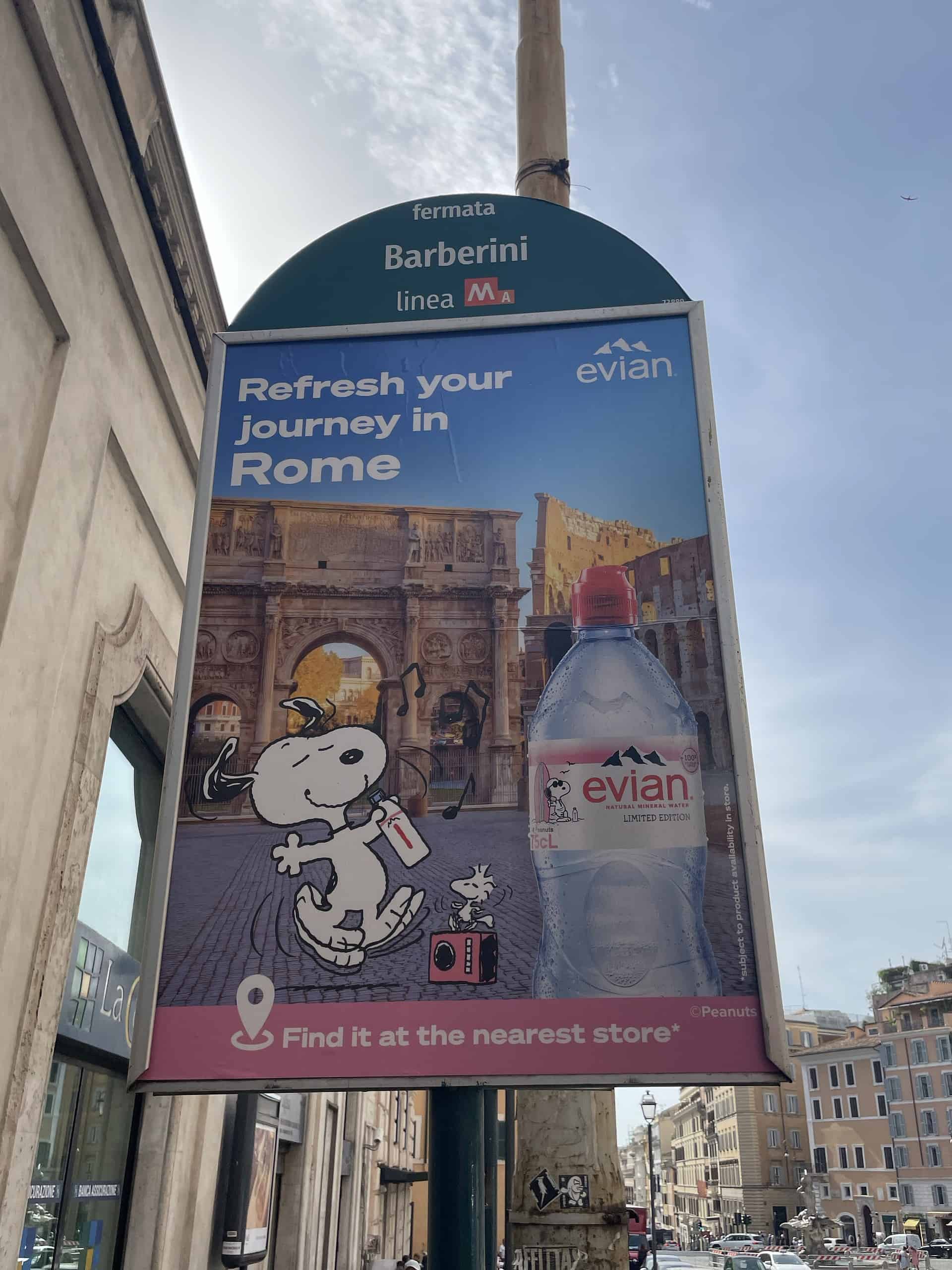 Evianwerbetafel mit Snoopy in Rom.