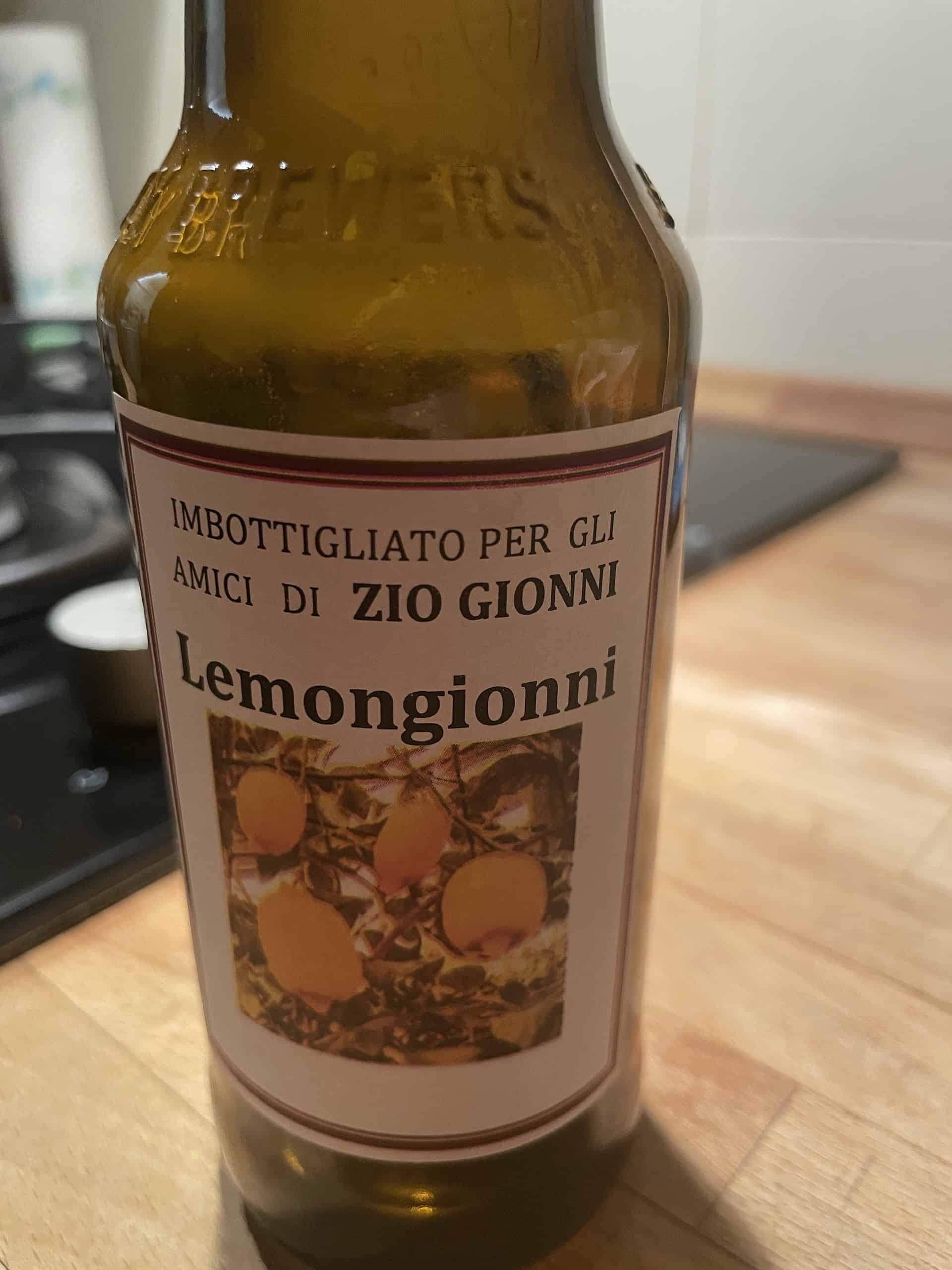 0,3 l braune Flasche mit selbstgebrautwn Limetto von Onkel Gionni.