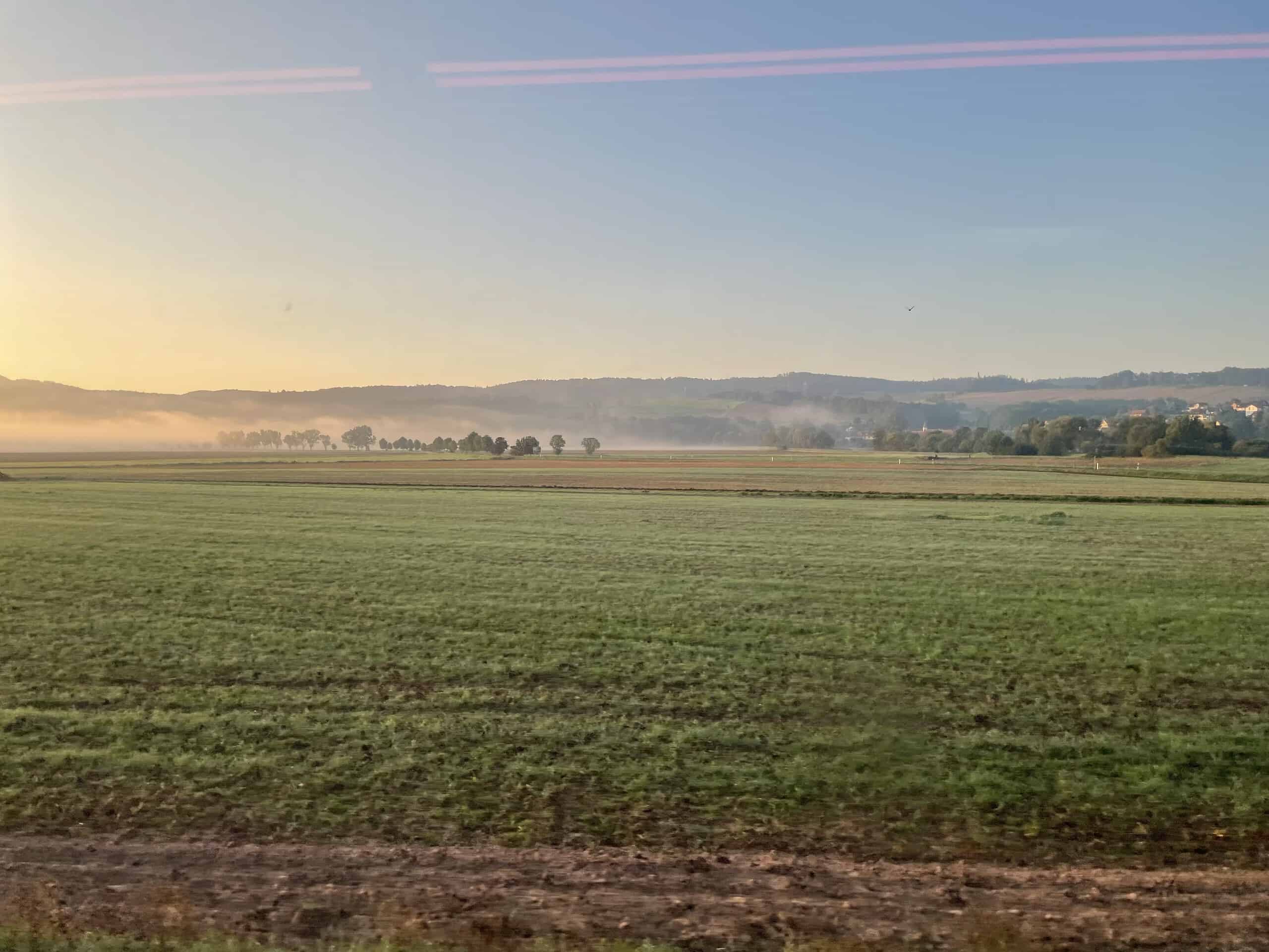 Die frühmorgendliche Natur aus dem Zugfenster gesehen #4