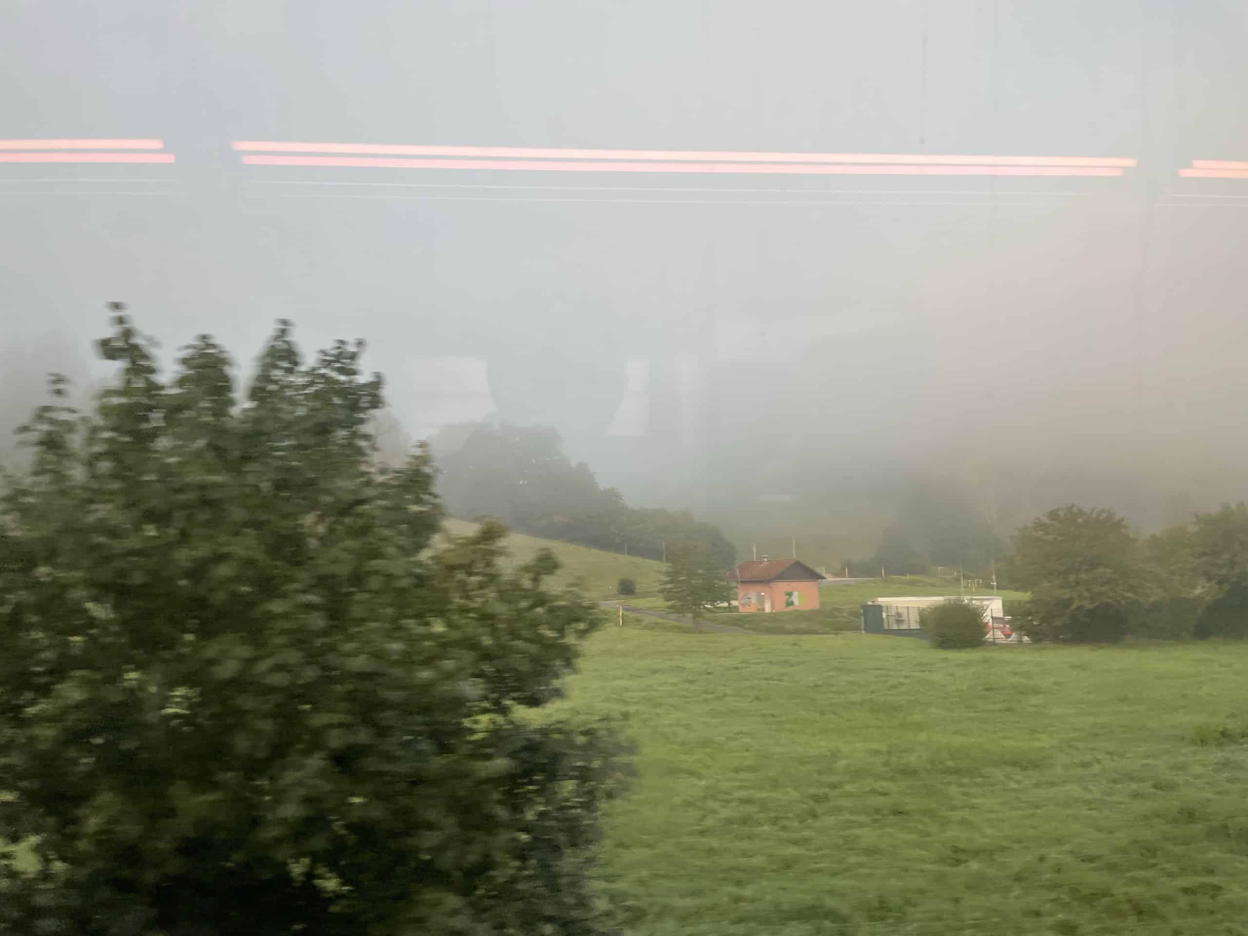 Die frühmorgendliche Natur aus dem Zugfenster gesehen #7