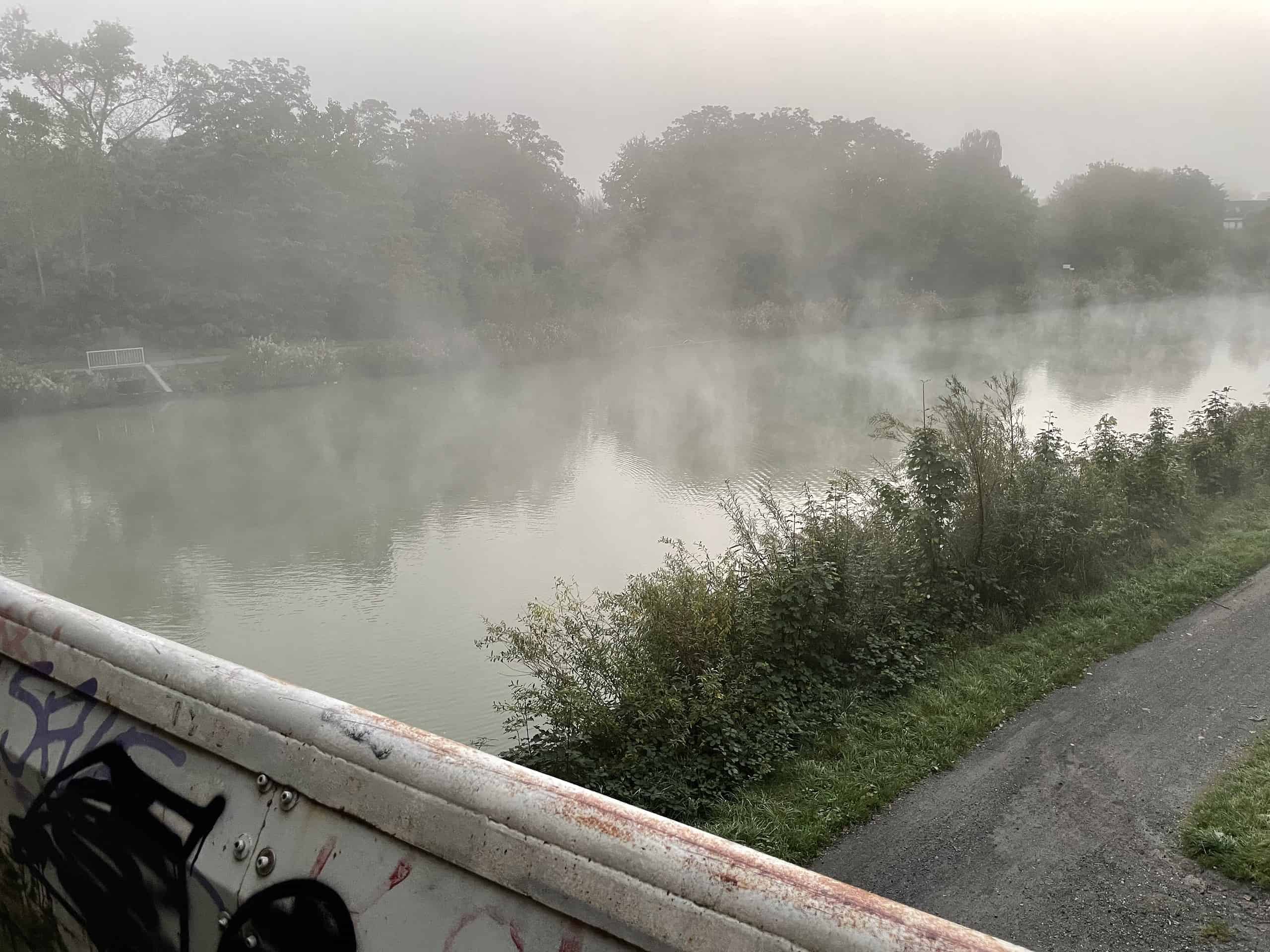 Mittellandkanal heute Morgen mit Nebelschwaden. Fotografiert von der Messeschnellwegbrücke