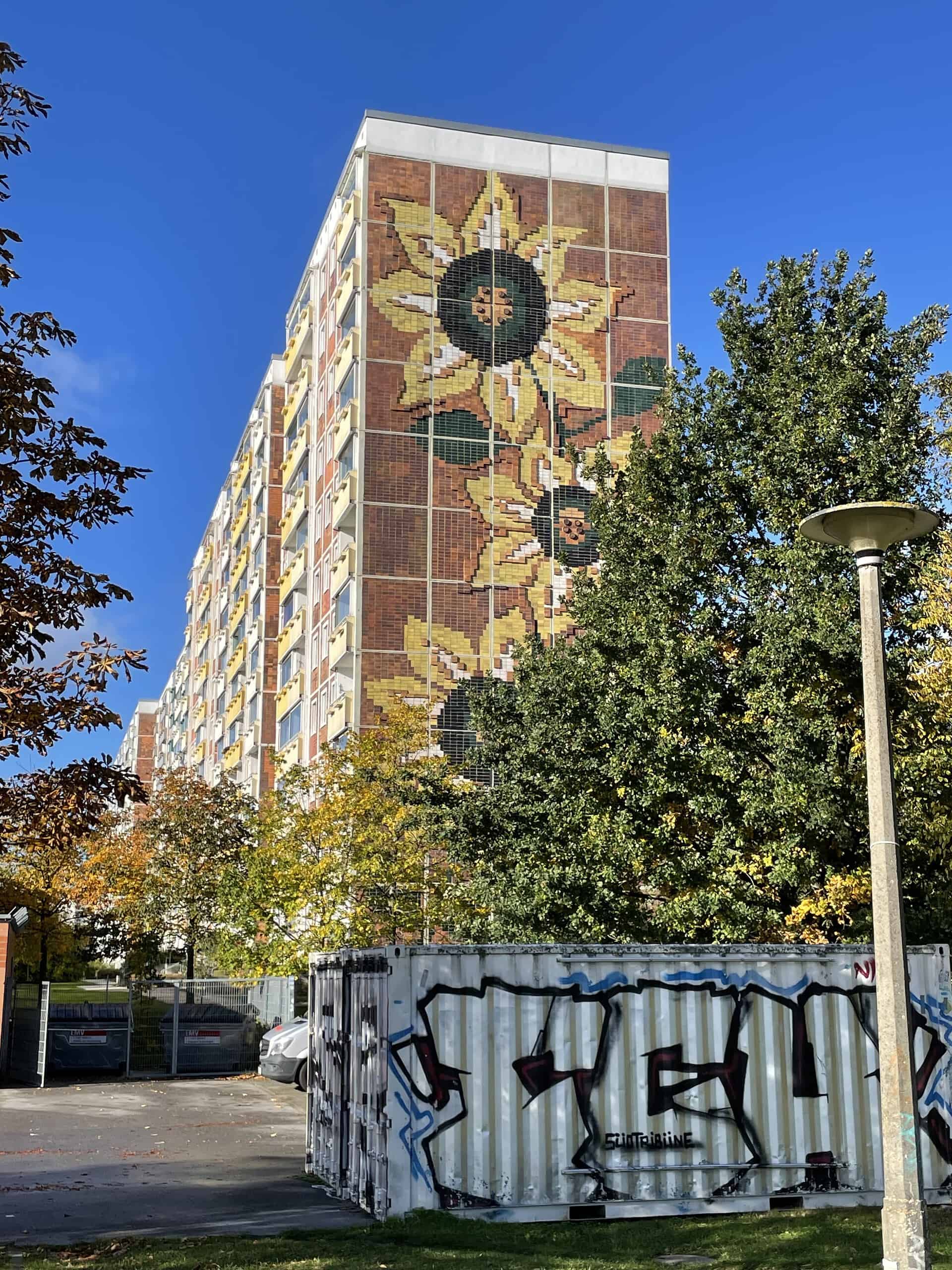 Das Sonnenblumenhaus in Rostock-Lichtenhagen