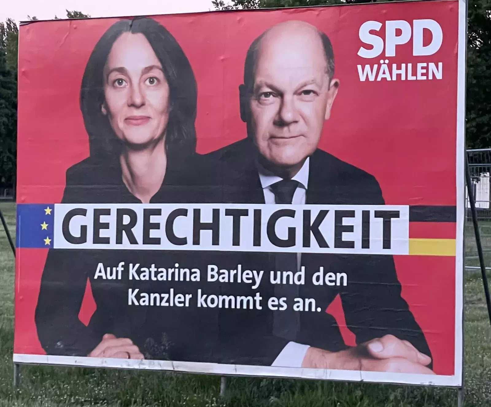 SPD Wahlplakat für die Europawahl mit Katarina Barley und Olaf Scholz. 