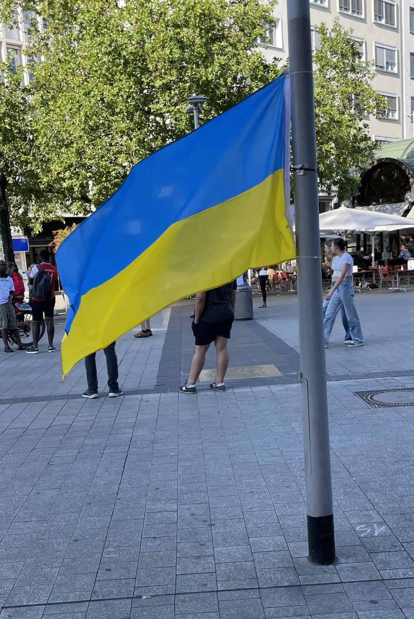 Ukrainische Fahne am Kröpcke in Hannover.
