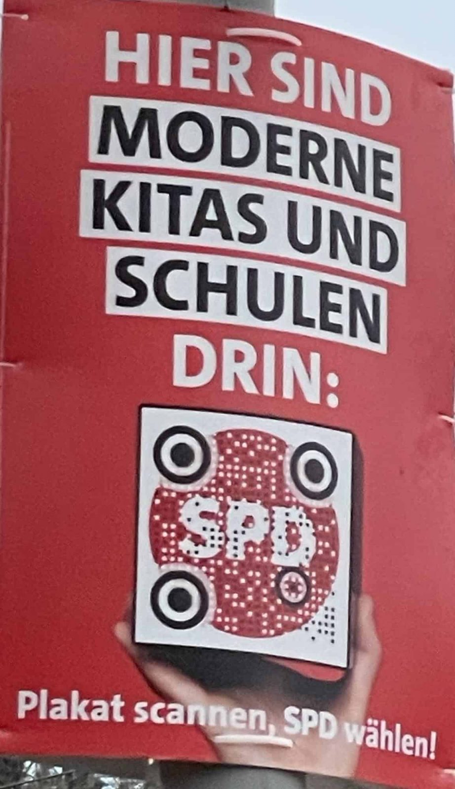 SPD Wahlkampfplakat: HIER SIND MODERNE KITAS UND SCHULEN DRIN: Plakat scannen, SPD wählen!