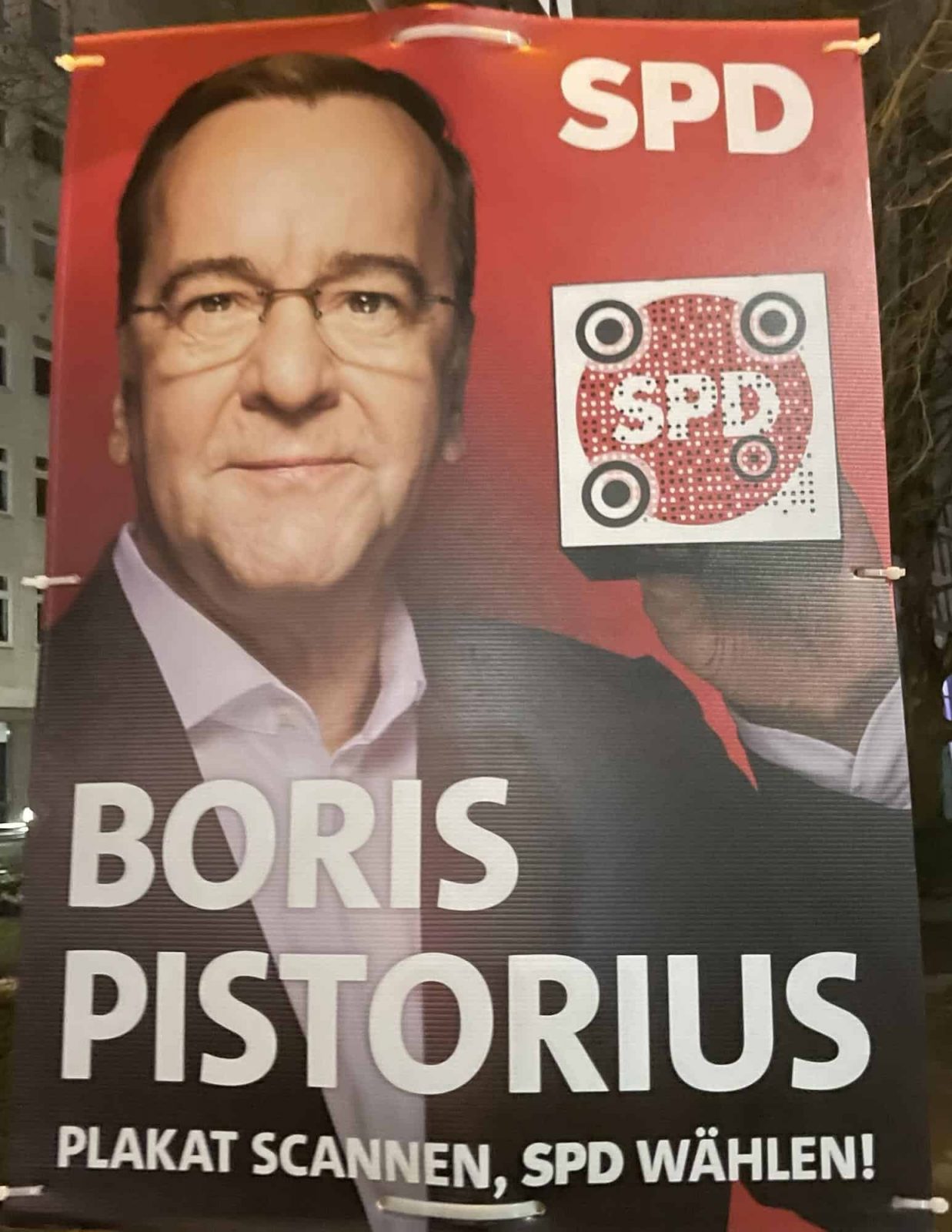 SPD Wahlkampfplakat: BORIS PISTORIUS PLAKAT SCANNEN, SPD WÄHLEN!
