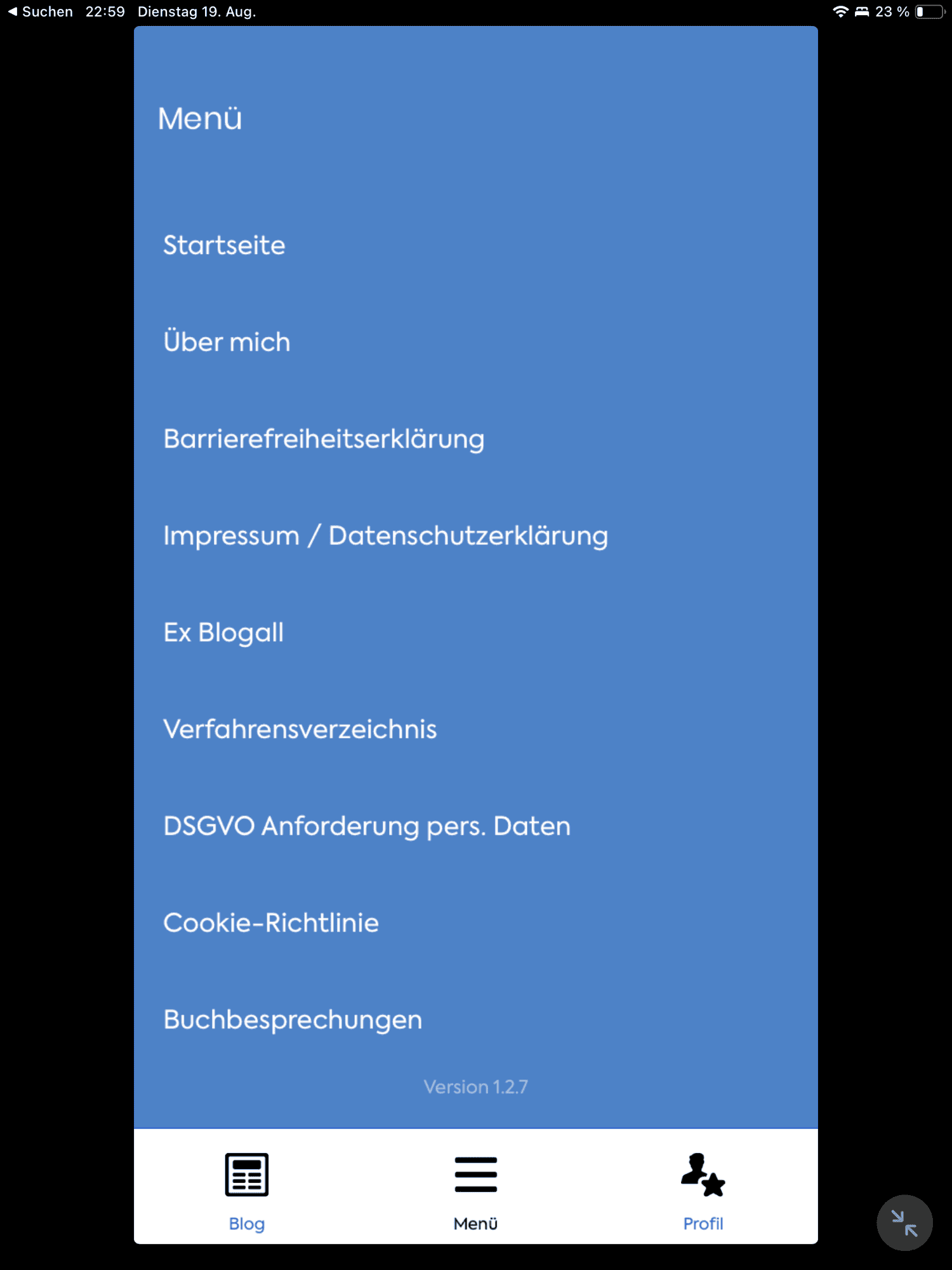 Screen der Blog App mit Menü auf blauen Grund und alter Versionsnummer.