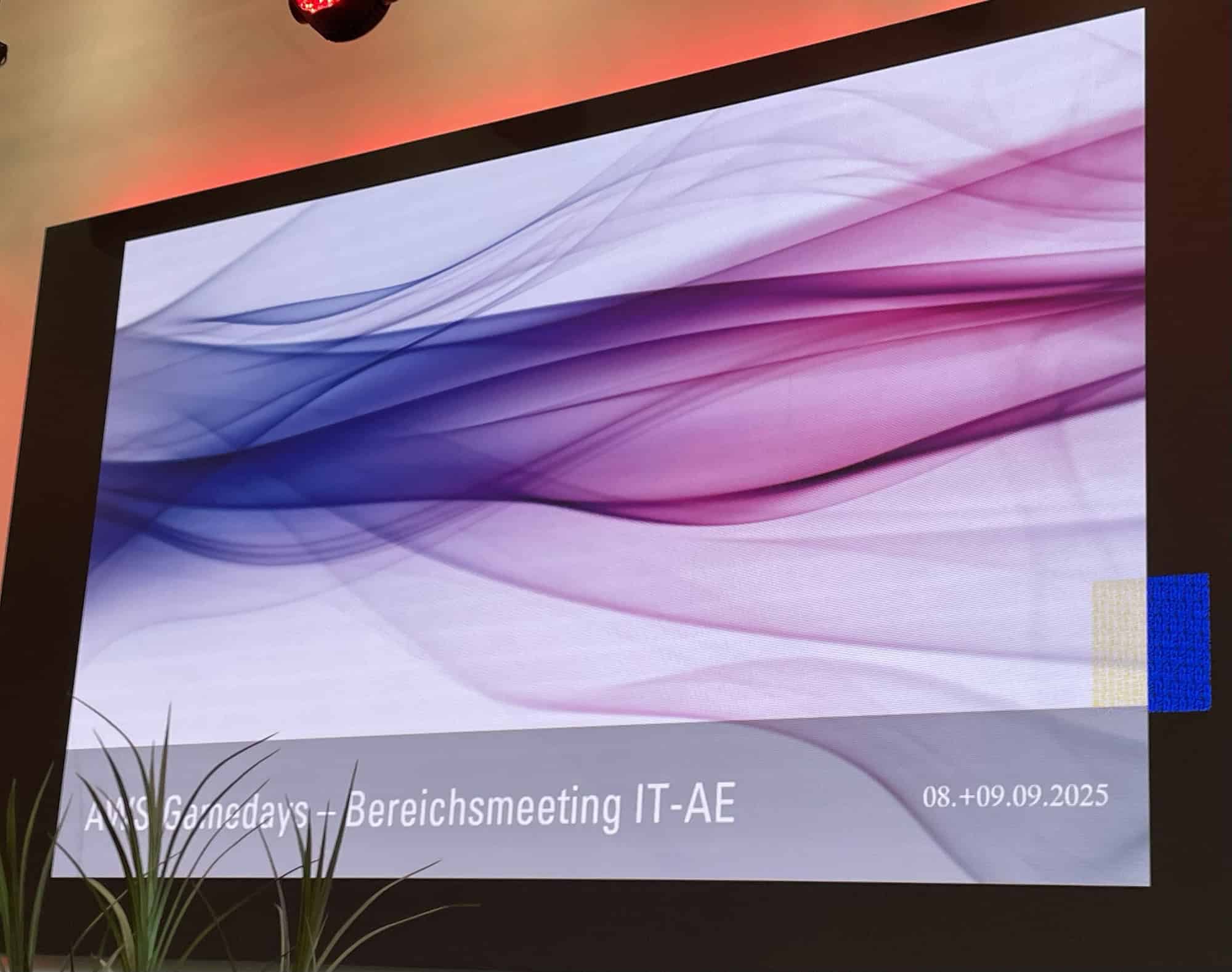 Großdisplay mit AWS Ganedays Startfolie.