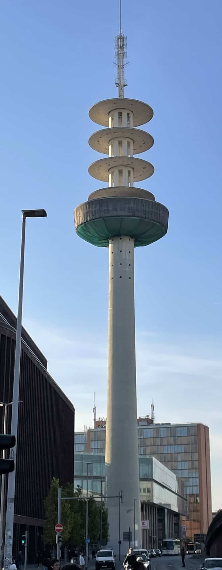 Der Funkturm am Raschplatz in Hannover.