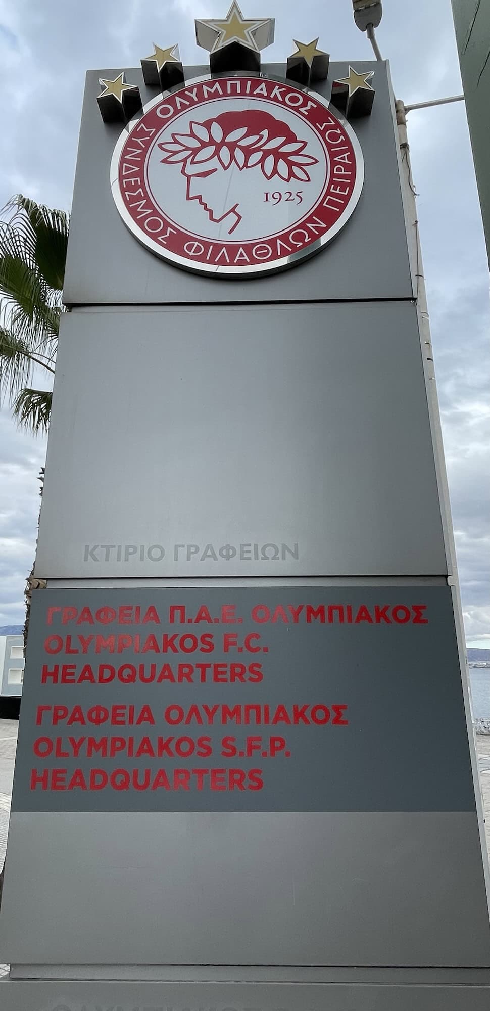 Infoschild mit Hauptquartier der Olypischen Spiele.