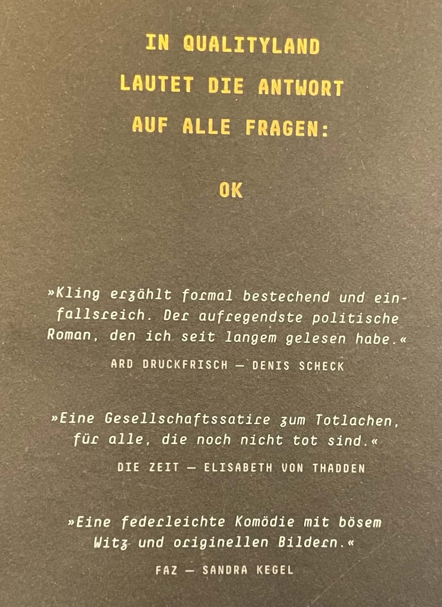 Rückcovwr vom roman 'Quality Land' von Marc-Uwe Kling mit Rezensionszitaten.