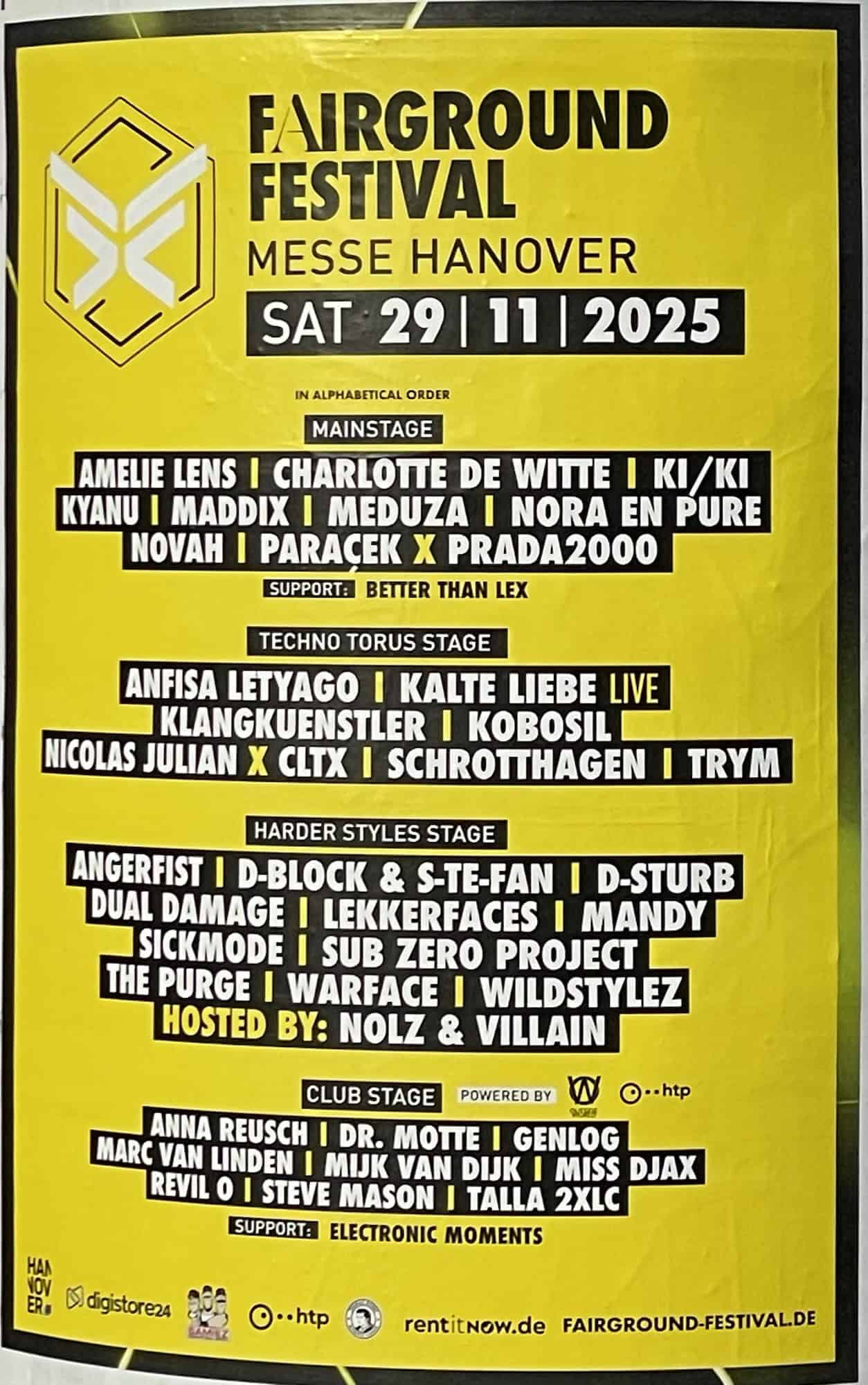 Werbung für das FairgroundvMusikfestival auf der Messe.