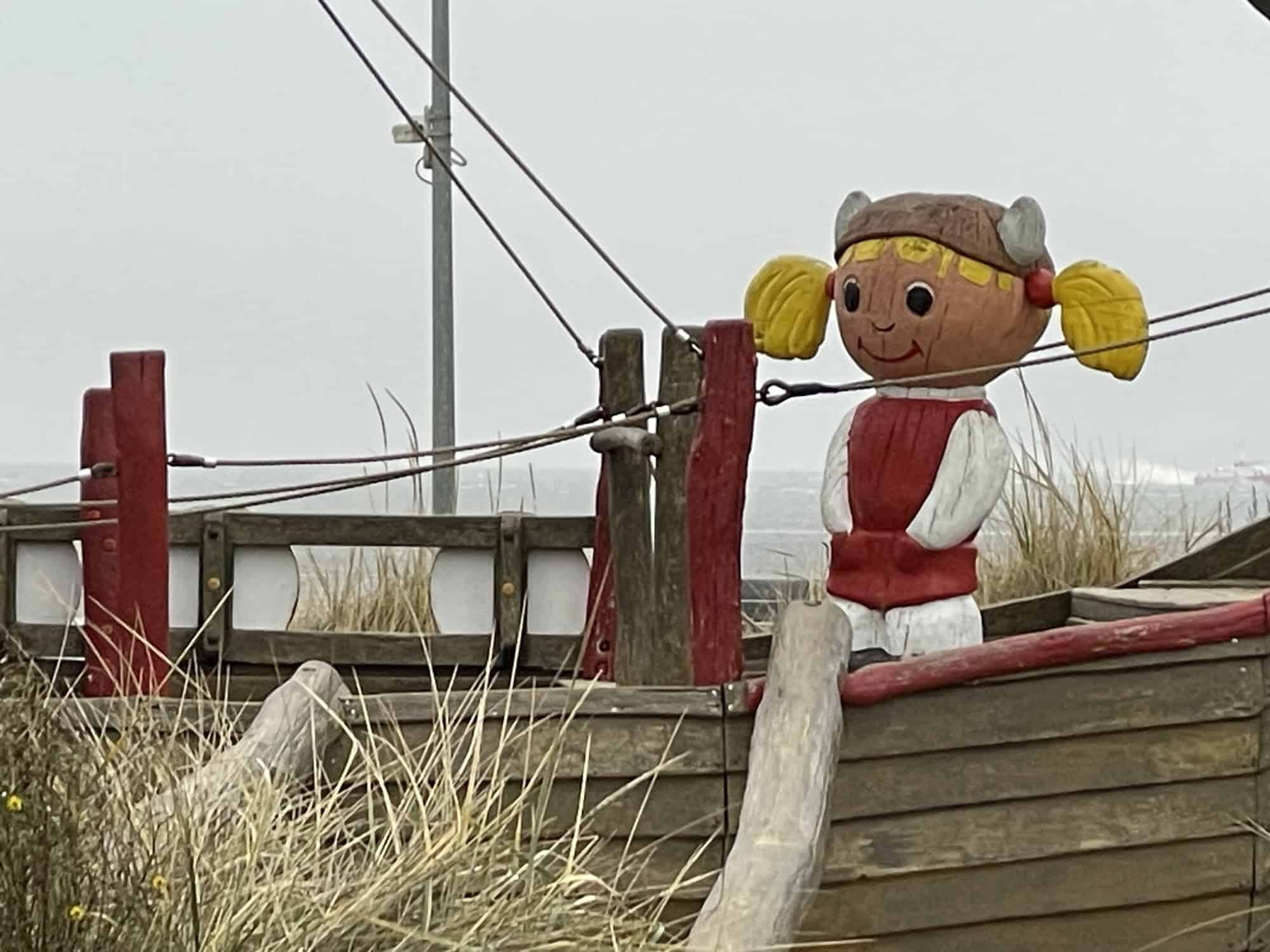 Piratenschiff mit Cuxi in rot.