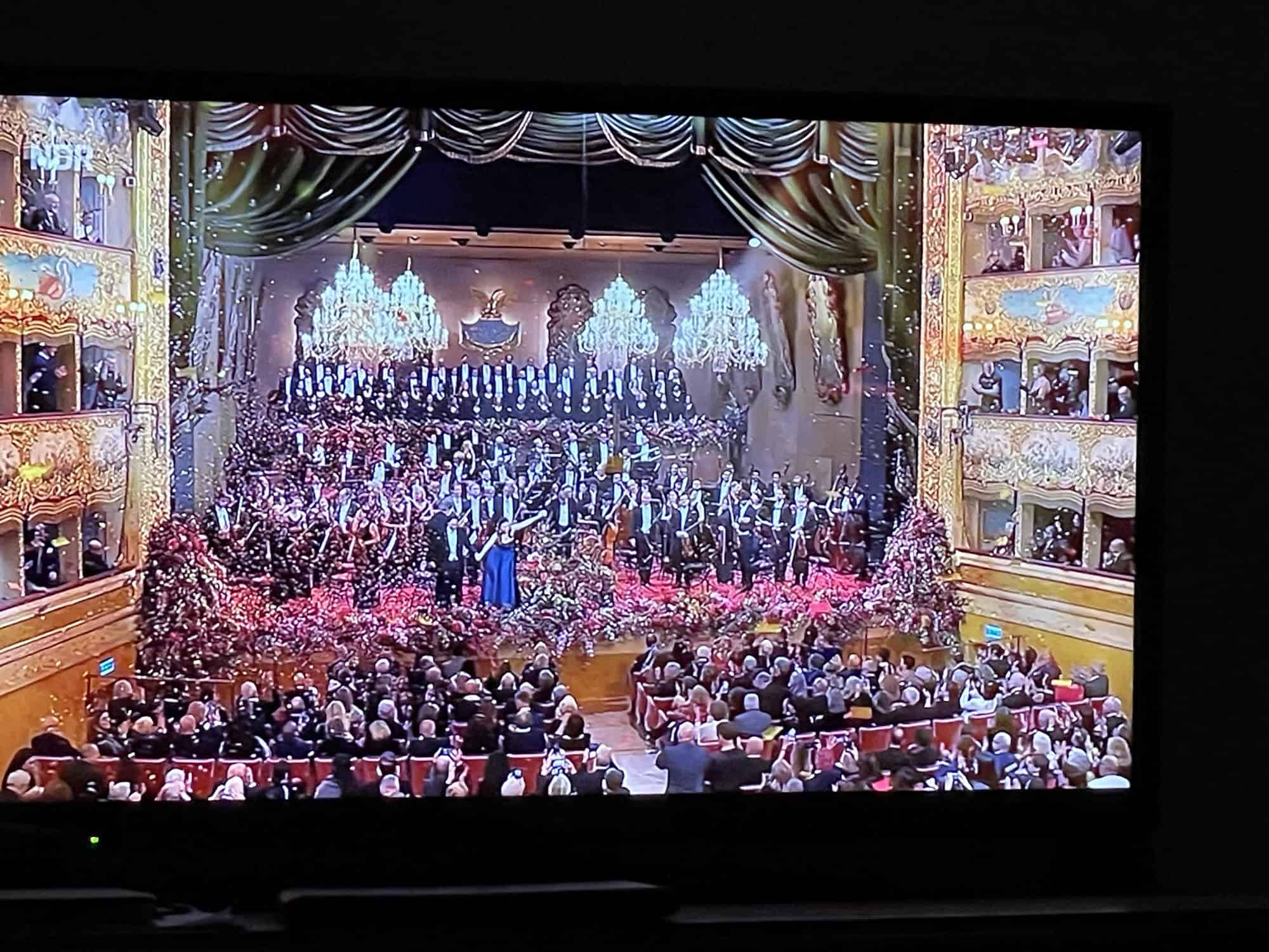 Konfettiregen im Teatro La Fenice zum Neujahrskonzert 2025y
