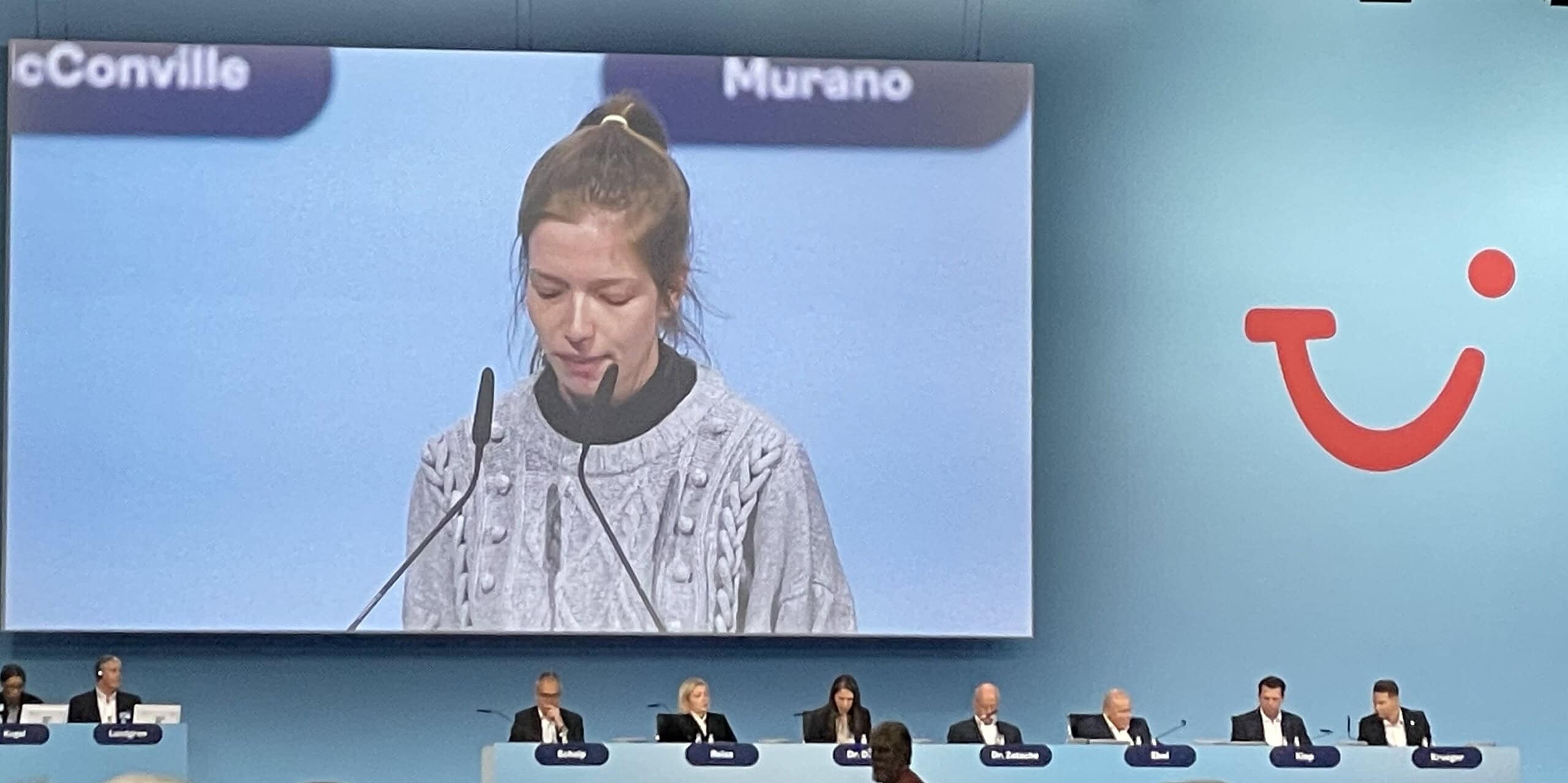 Vertreterin der kritischen Aktionäre bei Fragerunde.