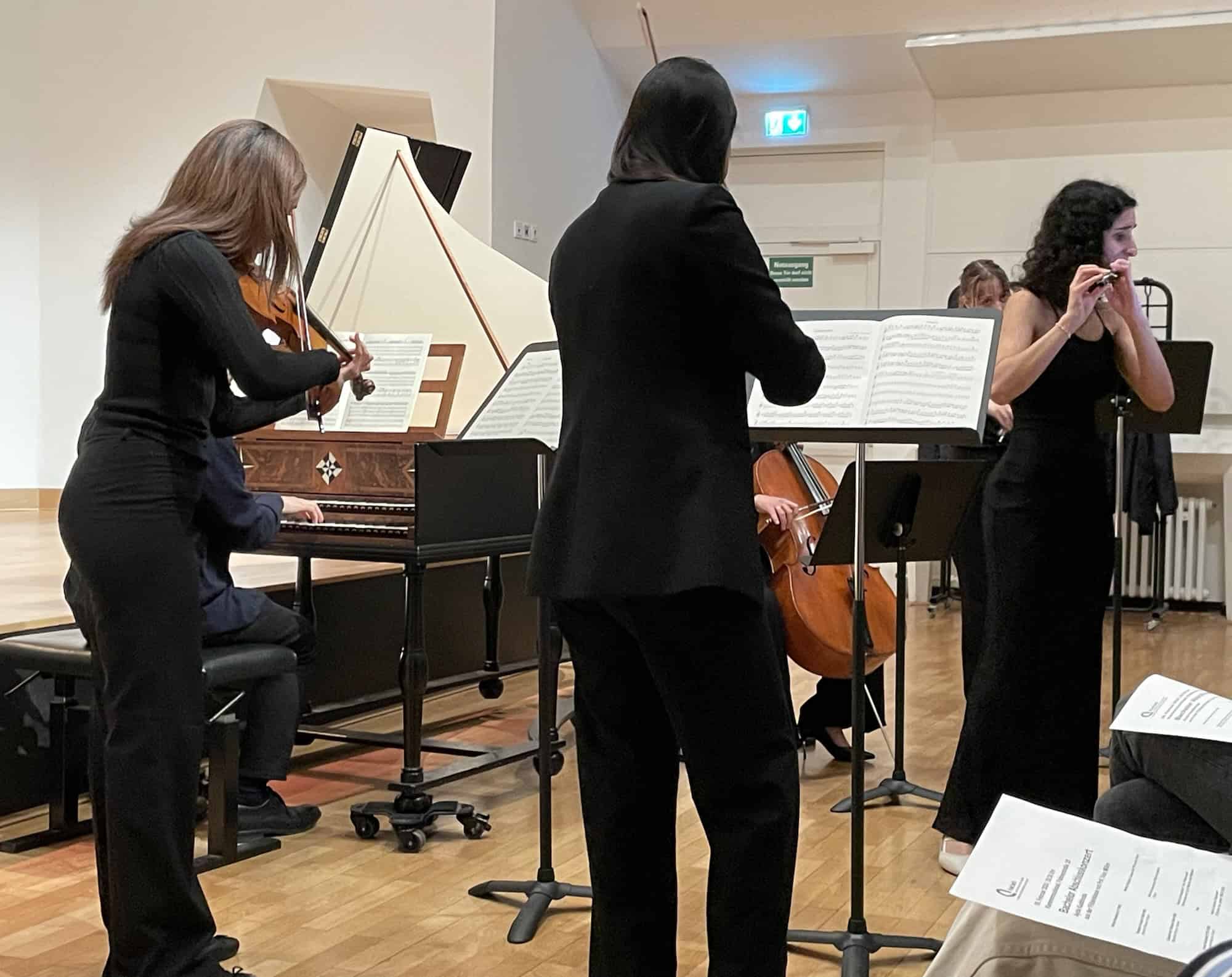 Die Musiker beim Soielen des Vivaldi-Stücks.