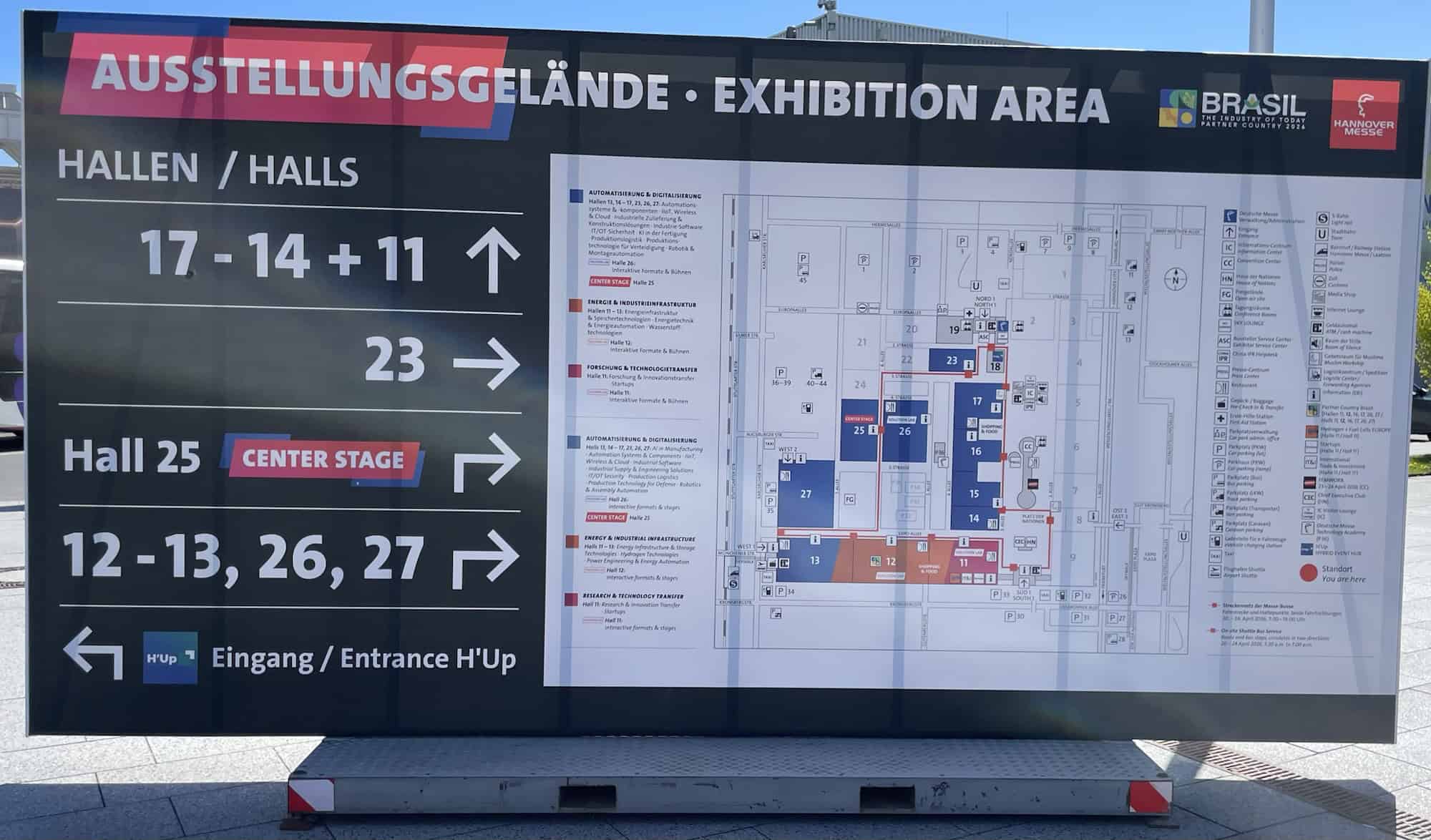 Aufstelleer mit Ausstellungsgelände und Hallenplan