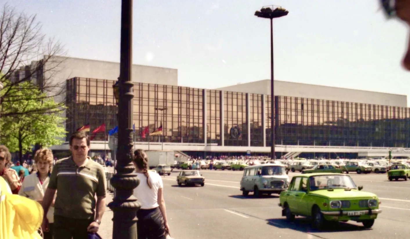 Palast der Republik in Ostberlin 1986.