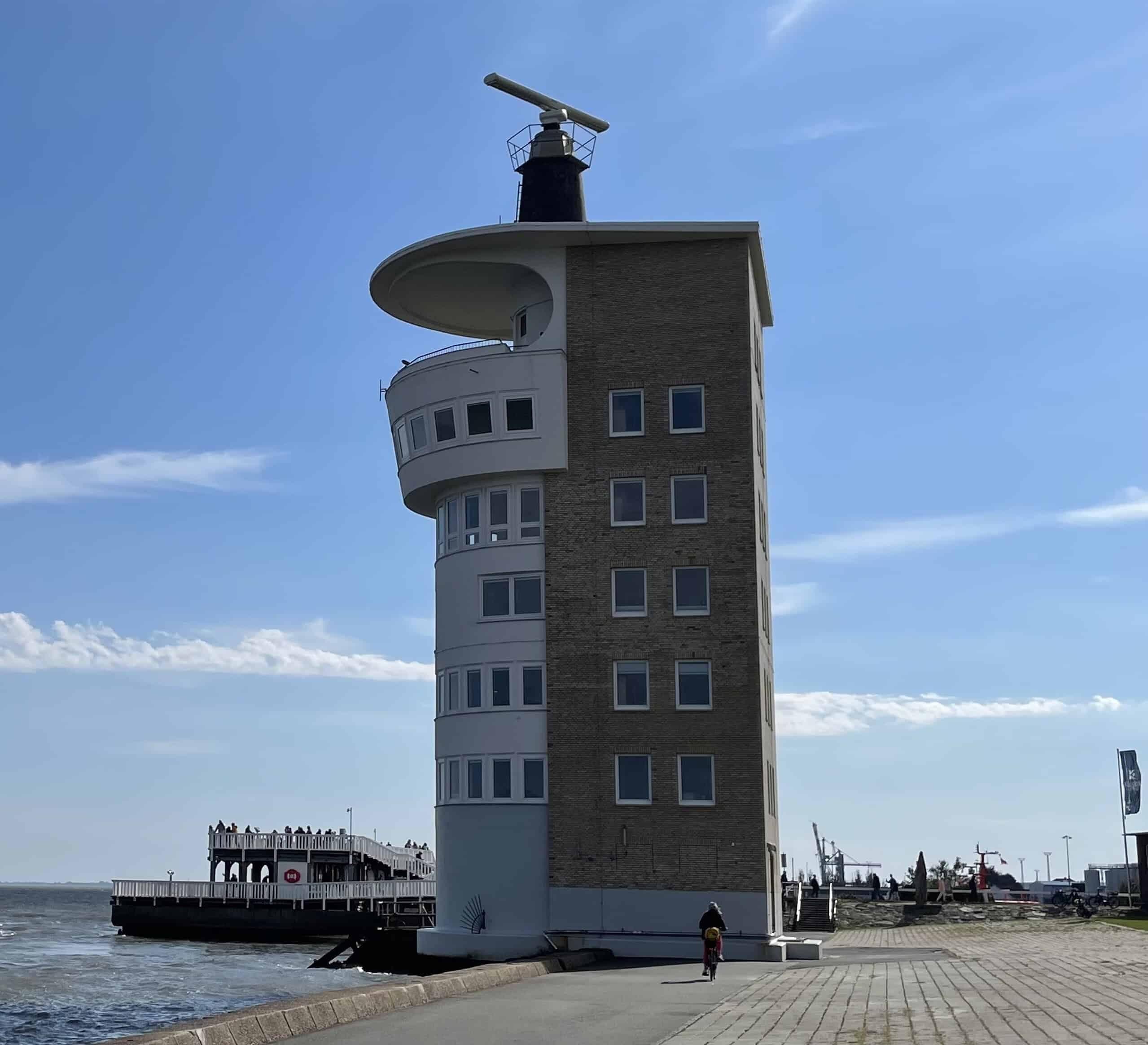 Das Seegebäude bei der Alten Liebe in Cuxhaven.