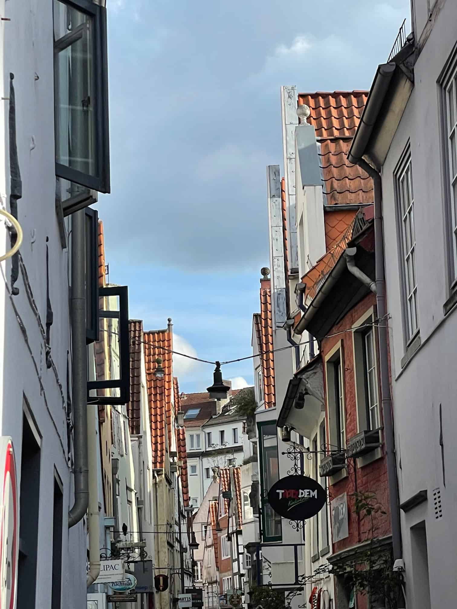 Blick in einen engen Gang des Schnoorviertels.