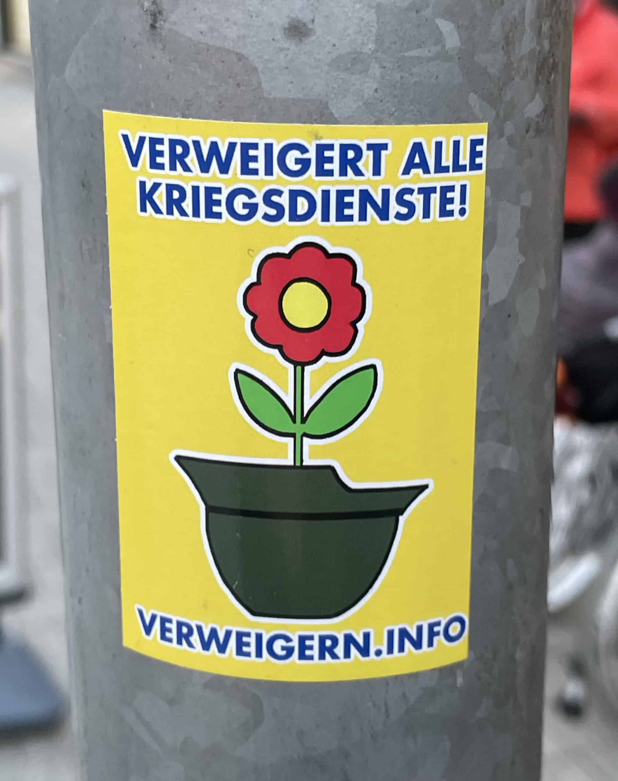 Aufkleber: VERWEIGERT ALLE KRIEGSDIENSTE! VERWEIGERN.INFO