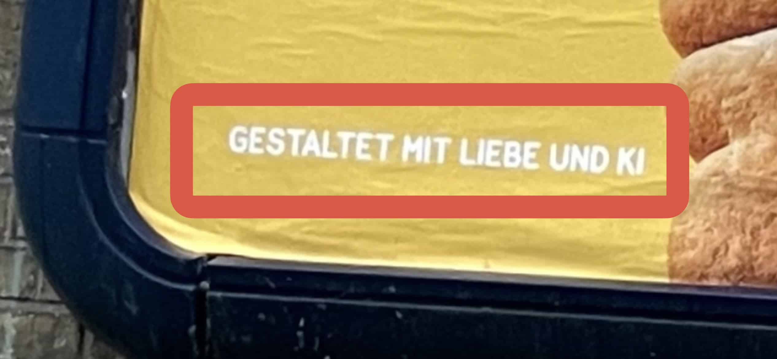 Plakatausschnitt mit rot umrandeten Schrifzug: GESTALTET MIT LIEBE UND KI